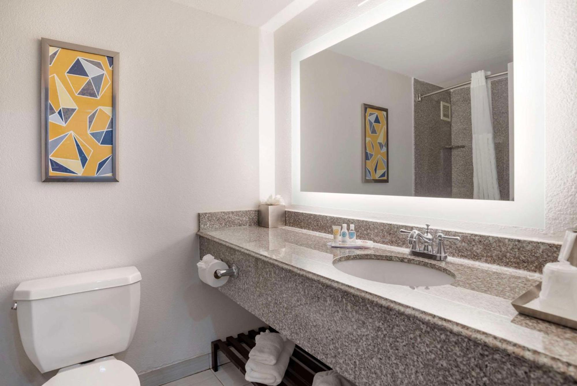 Comfort Inn & Suites New Orleans Airport North 肯纳 外观 照片