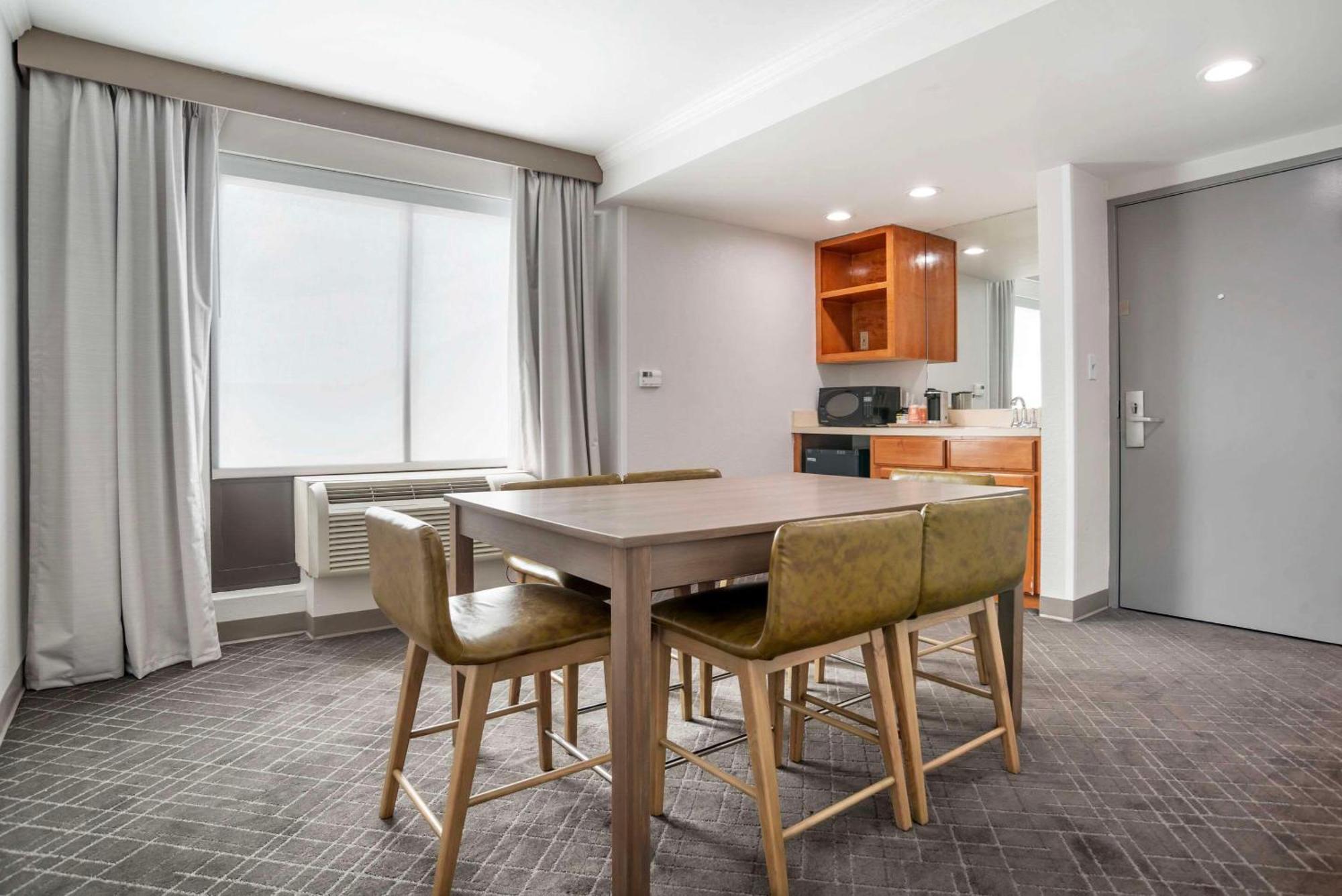 Comfort Inn & Suites New Orleans Airport North 肯纳 外观 照片