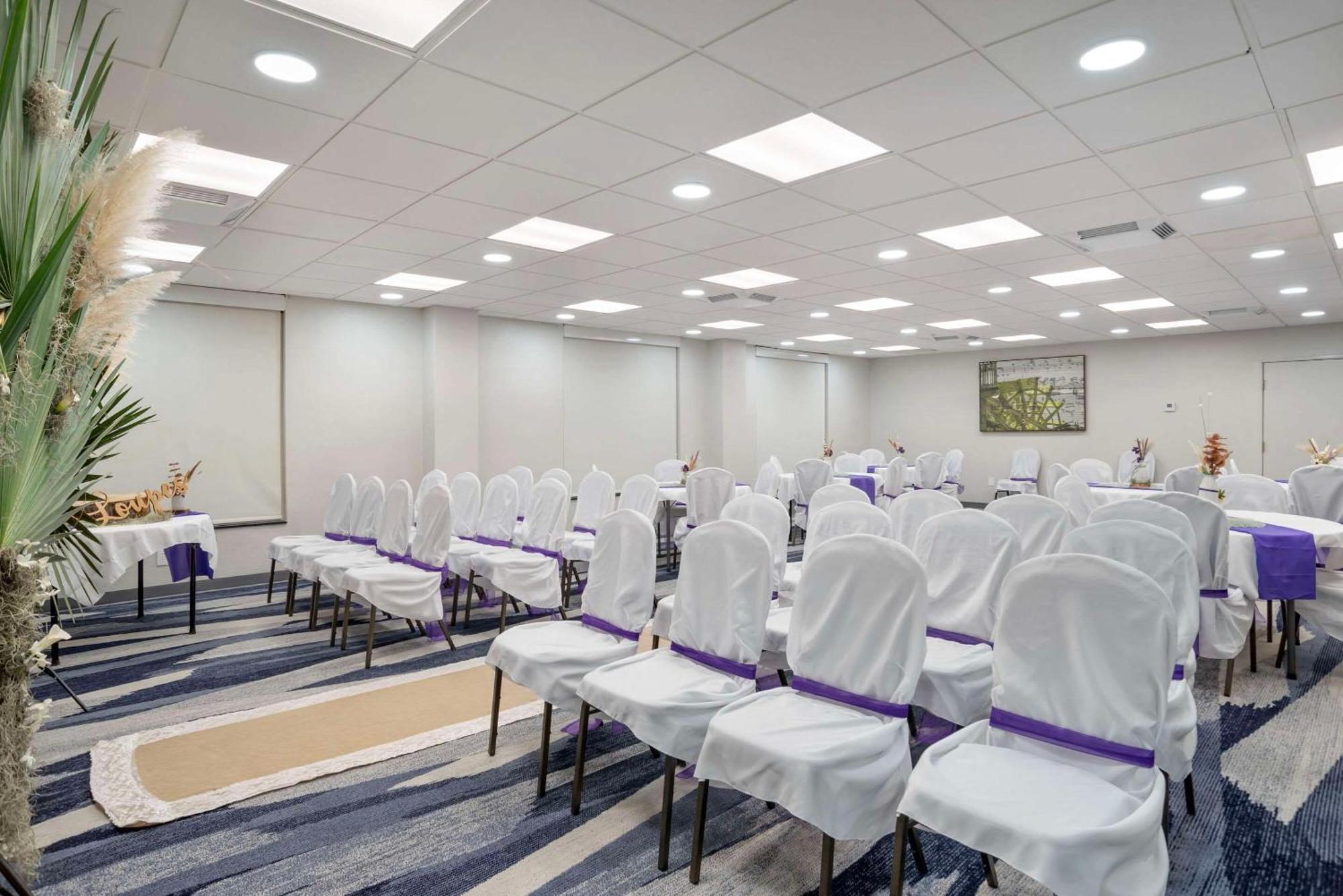Comfort Inn & Suites New Orleans Airport North 肯纳 外观 照片